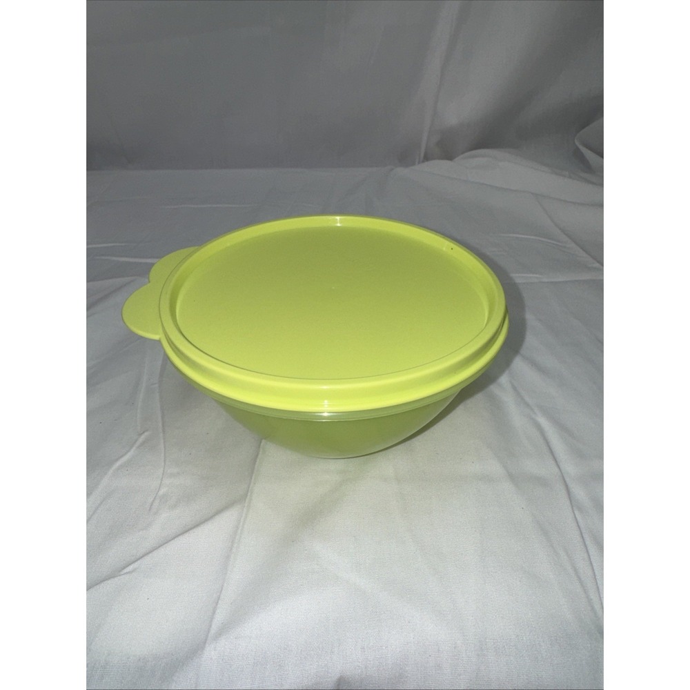 Tupperware Wonderlier Bowl 233-24 2 Cup